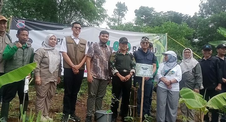‎Ciptakan Batas Hijau di Eks TPA Leuwigajah, DLH Kota Cimahi Tanam 1000 Pohon Bambu di Cireundeu ‎