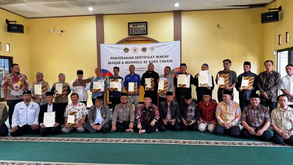 BPN Cimahi Serahkan Sertipikat Wakaf Masjid dan Mushola